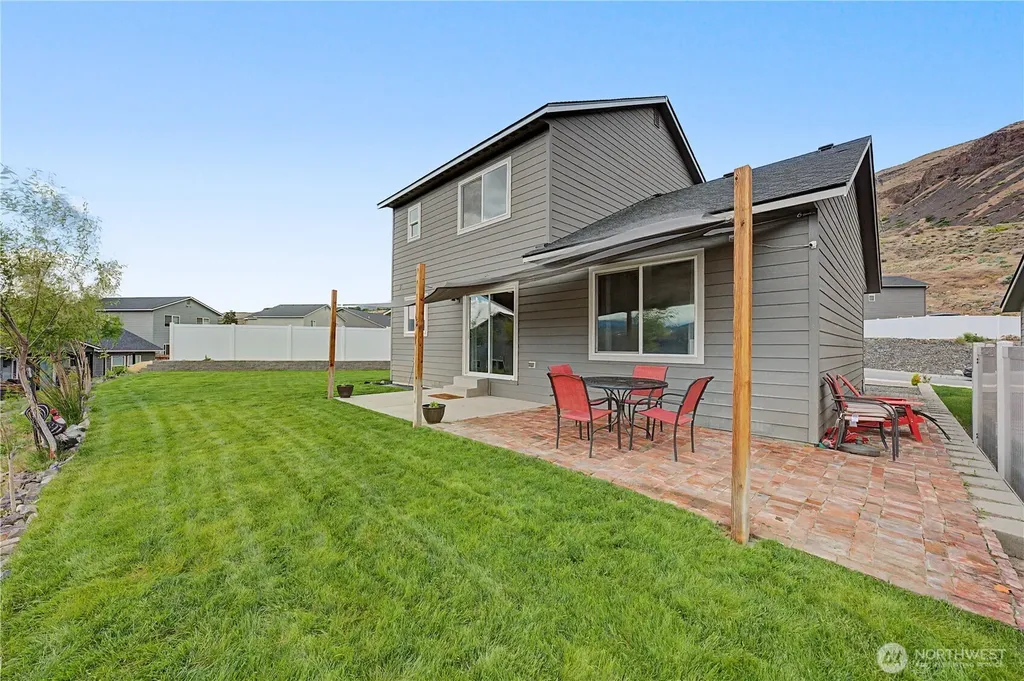 116 George Loop Rock Island WA 98850