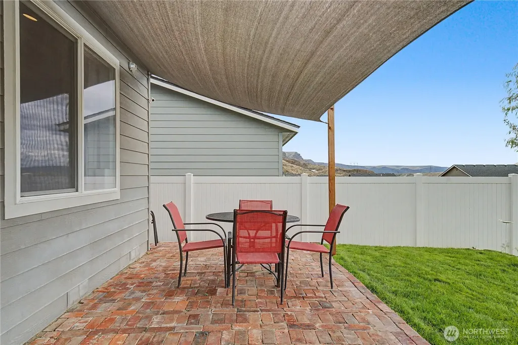 116 George Loop Rock Island WA 98850