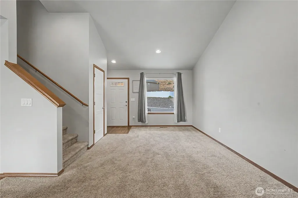 116 George Loop Rock Island WA 98850