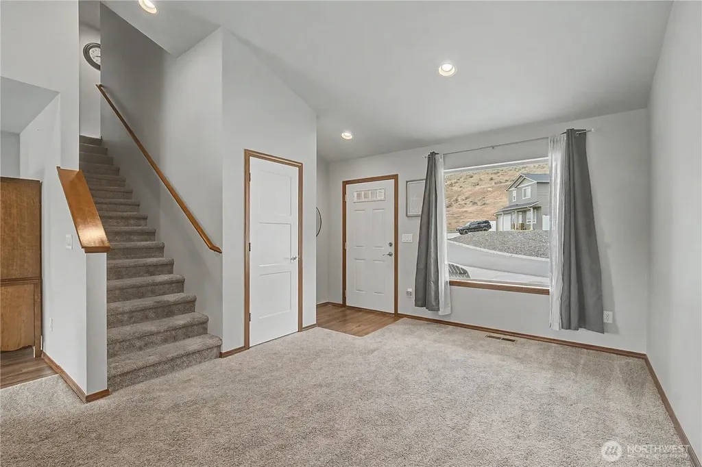 116 George Loop Rock Island WA 98850