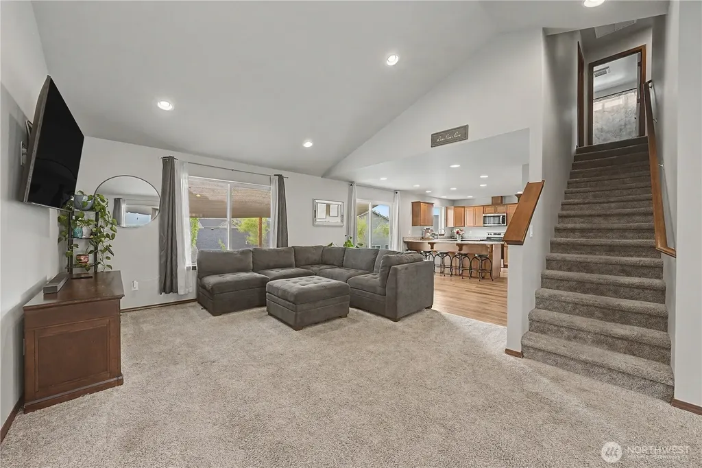 116 George Loop Rock Island WA 98850
