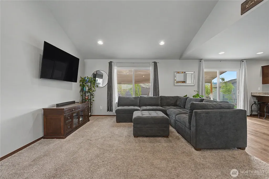 116 George Loop Rock Island WA 98850