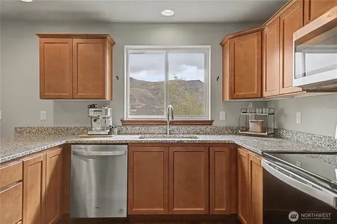116 George Loop Rock Island WA 98850