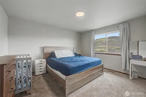 116 George Loop Rock Island WA 98850