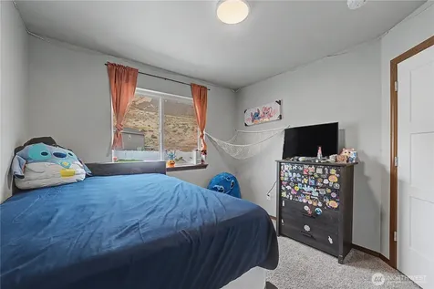 116 George Loop Rock Island WA 98850