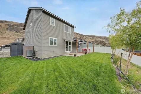 116 George Loop Rock Island WA 98850