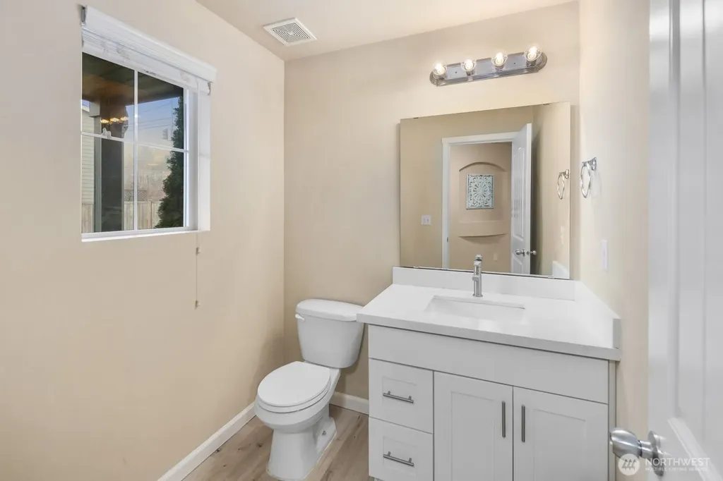 25912 35th Place S Kent WA 98032