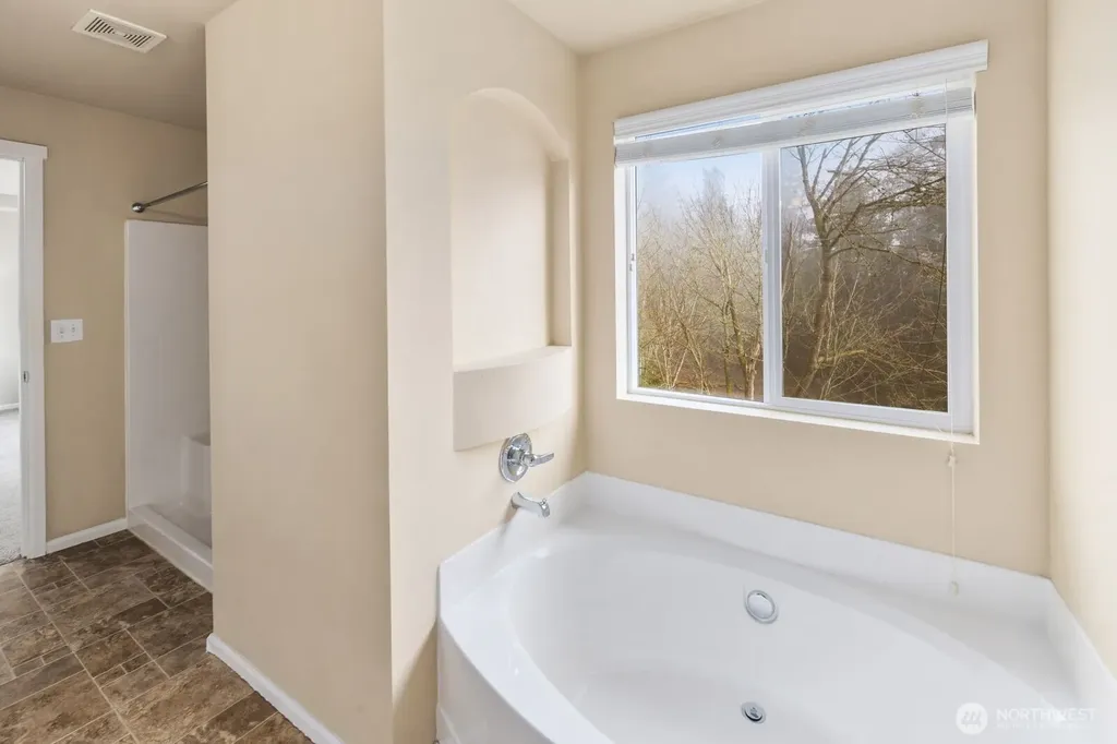 25912 35th Place S Kent WA 98032