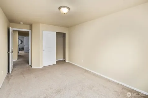 25912 35th Place S Kent WA 98032