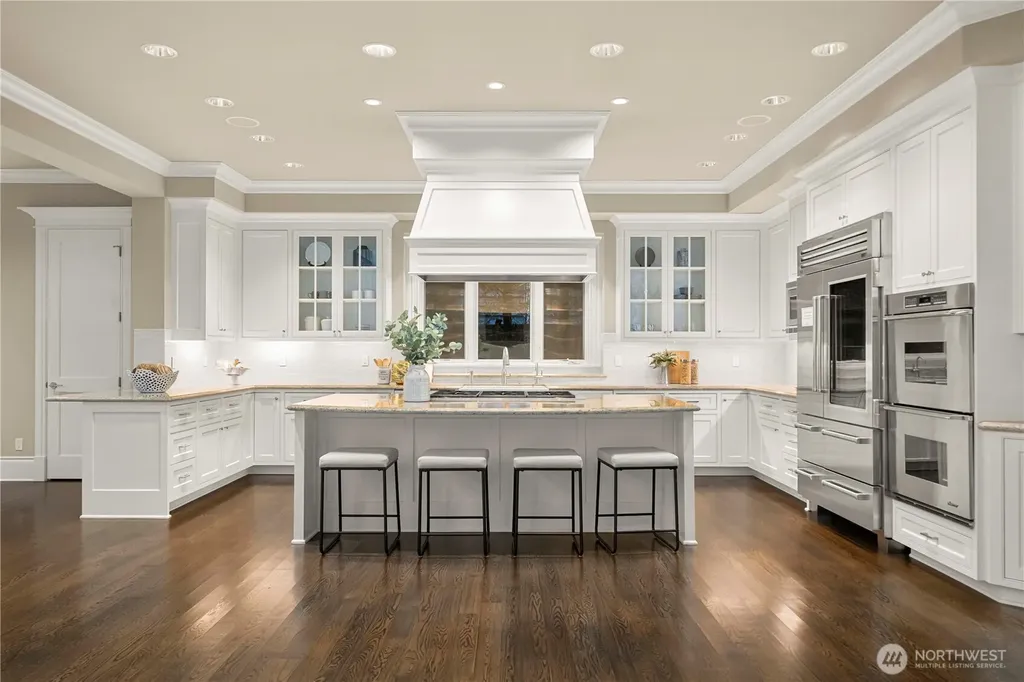 10021 NE 16th Place Bellevue WA 98004