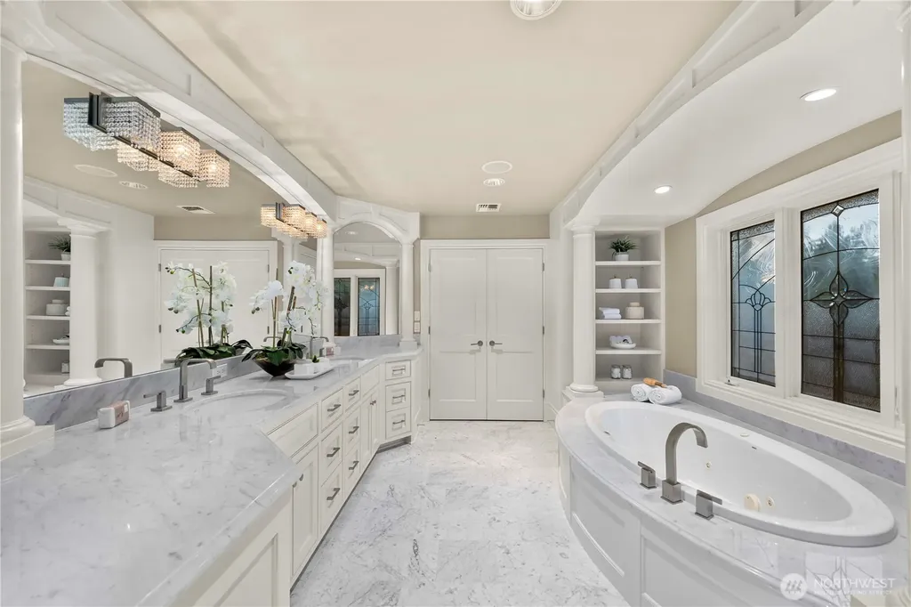 10021 NE 16th Place Bellevue WA 98004