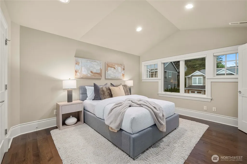 10021 NE 16th Place Bellevue WA 98004