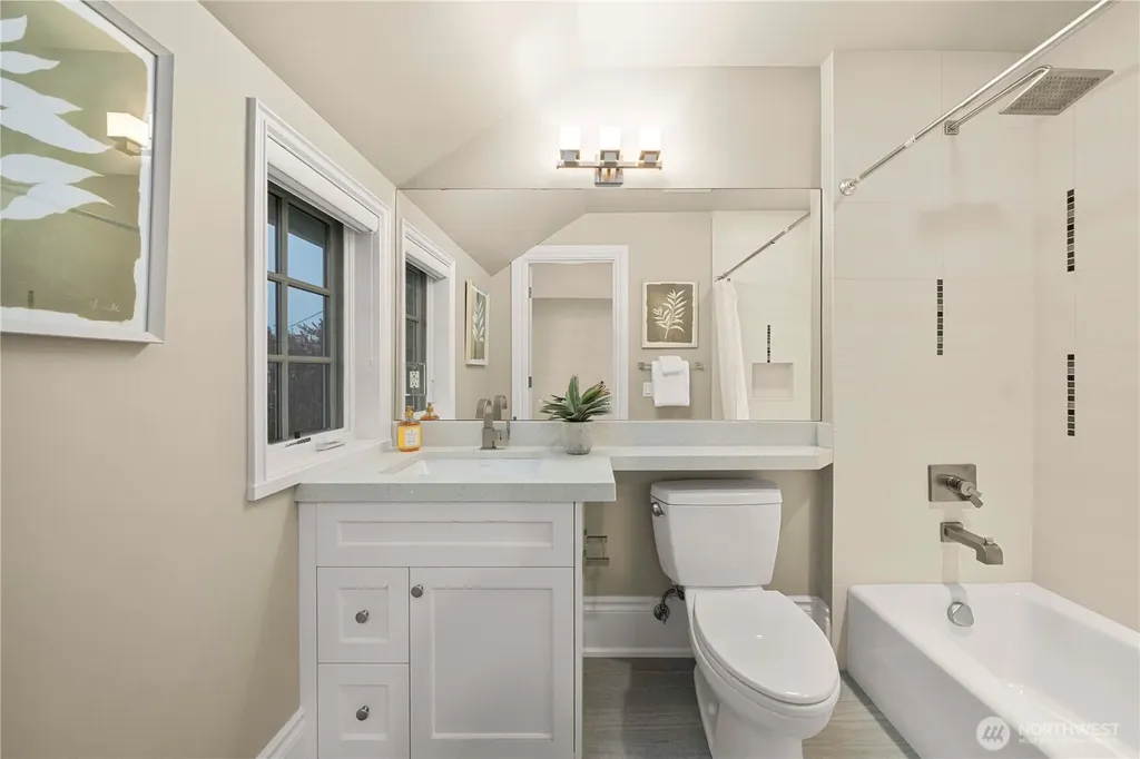 10021 NE 16th Place Bellevue WA 98004