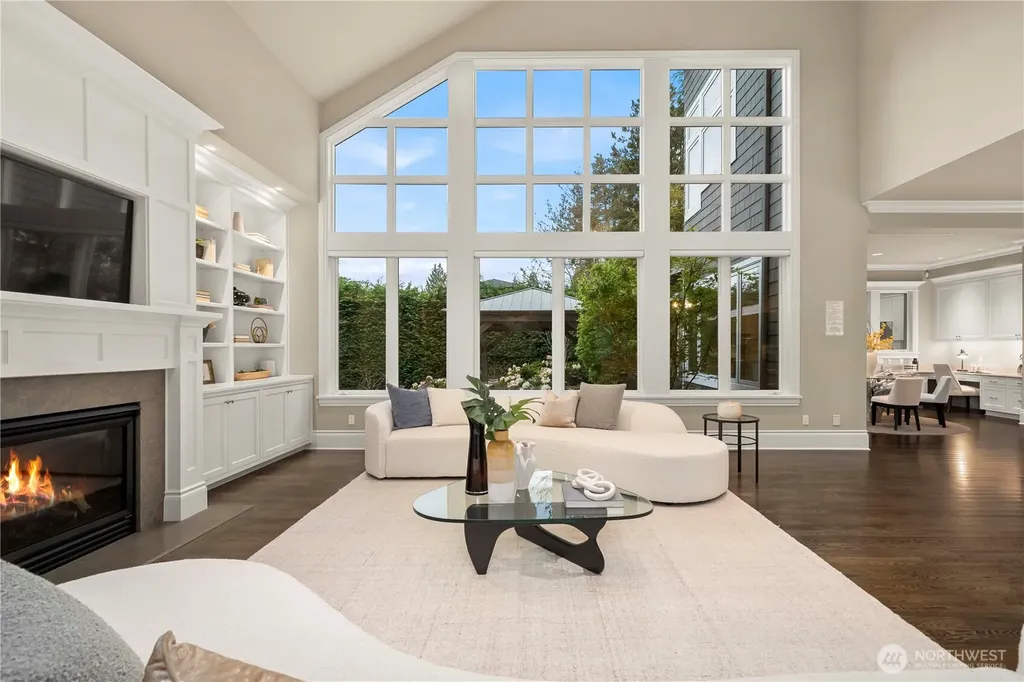 10021 NE 16th Place Bellevue WA 98004