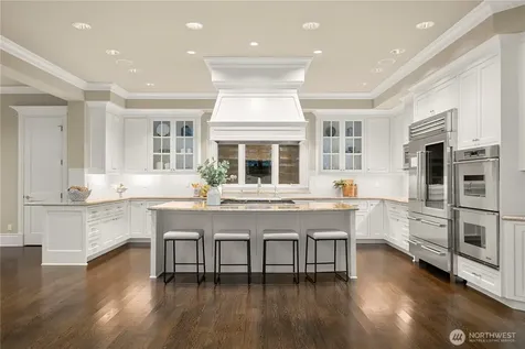 10021 NE 16th Place Bellevue WA 98004