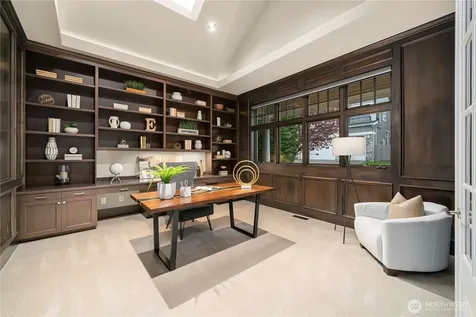 10021 NE 16th Place Bellevue WA 98004
