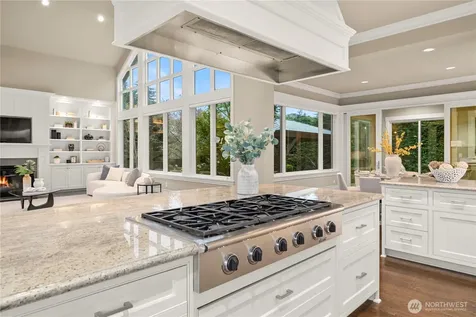 10021 NE 16th Place Bellevue WA 98004