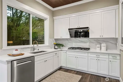10021 NE 16th Place Bellevue WA 98004