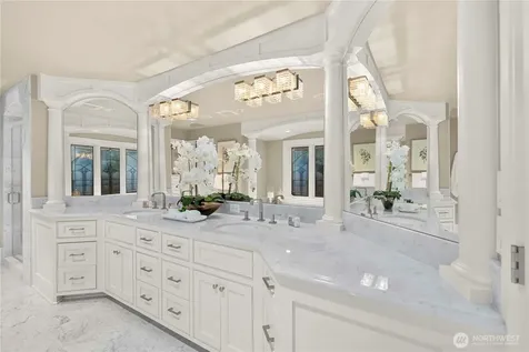 10021 NE 16th Place Bellevue WA 98004