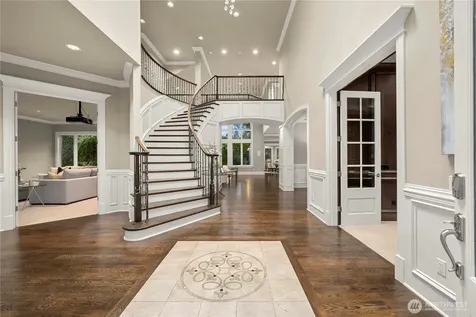 10021 NE 16th Place Bellevue WA 98004