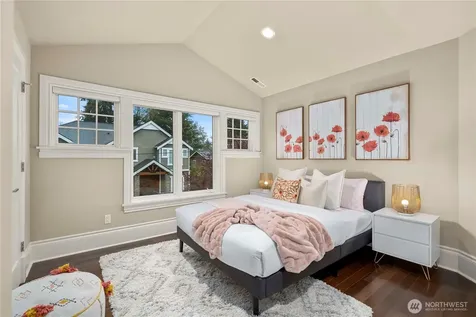 10021 NE 16th Place Bellevue WA 98004