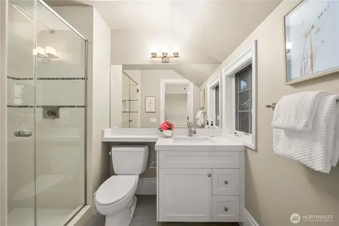 10021 NE 16th Place Bellevue WA 98004