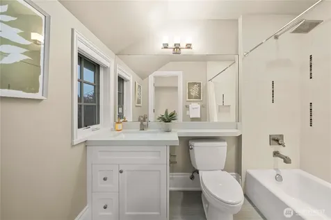 10021 NE 16th Place Bellevue WA 98004