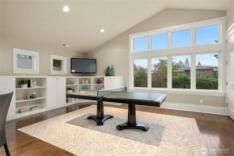 10021 NE 16th Place Bellevue WA 98004