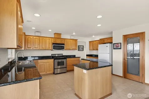 510 Sunnycrest Camano Island WA 98282