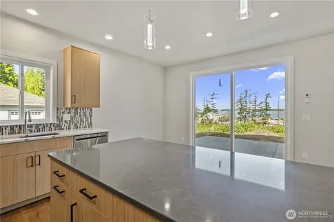 4966 Highland Drive Blaine WA 98230