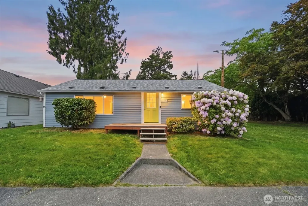 207 Cedar Avenue Sultan WA 98294