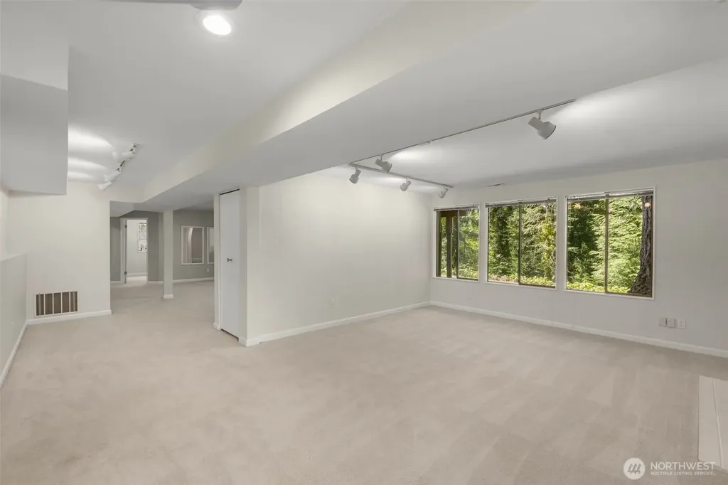 5221 Somerset Drive SE Bellevue WA 98006