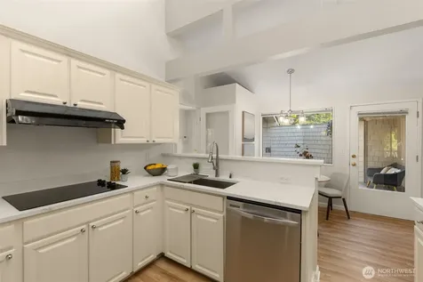 5221 Somerset Drive SE Bellevue WA 98006