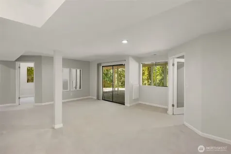 5221 Somerset Drive SE Bellevue WA 98006