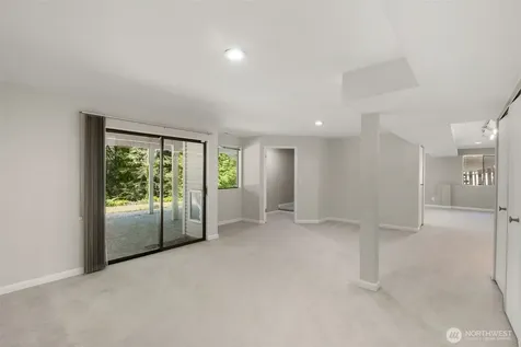 5221 Somerset Drive SE Bellevue WA 98006