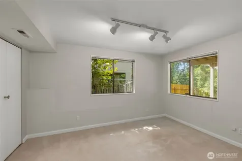 5221 Somerset Drive SE Bellevue WA 98006