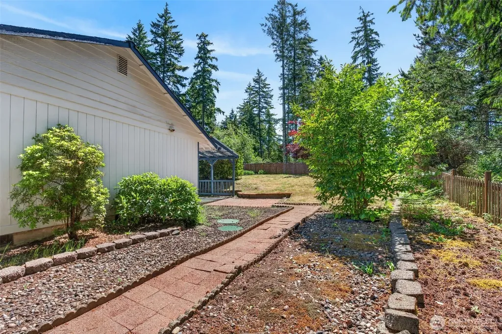 51 E Lambeth Way Shelton WA 98584