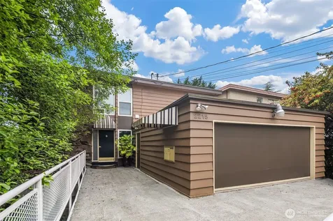 2215 W Raye Street Seattle WA 98199