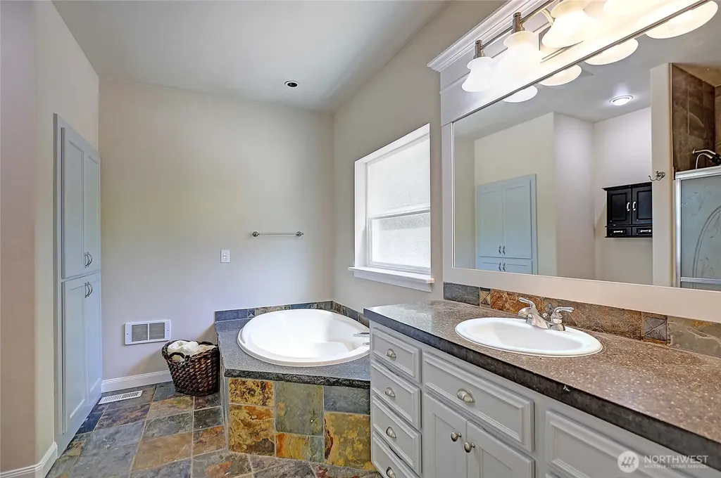308 Ridgelawn Place Camano Island WA 98282