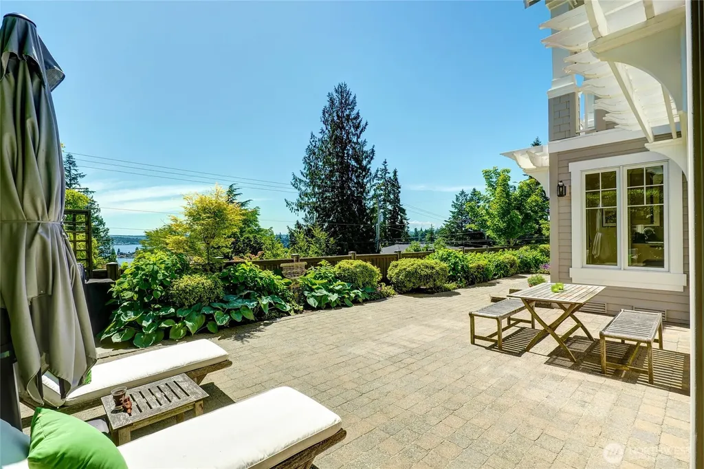 502 95th Avenue NE Bellevue WA 98004