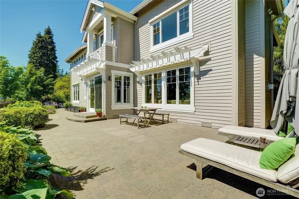 502 95th Avenue NE Bellevue WA 98004