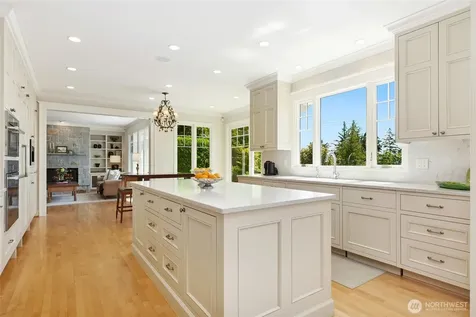 502 95th Avenue NE Bellevue WA 98004