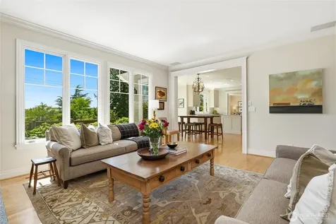 502 95th Avenue NE Bellevue WA 98004