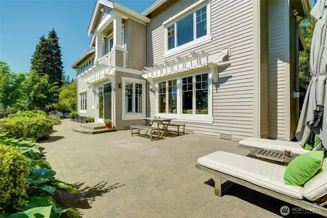 502 95th Avenue NE Bellevue WA 98004