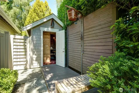 502 95th Avenue NE Bellevue WA 98004