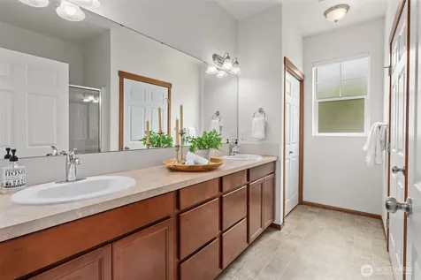 4843 Shelby Place Mount Vernon WA 98274