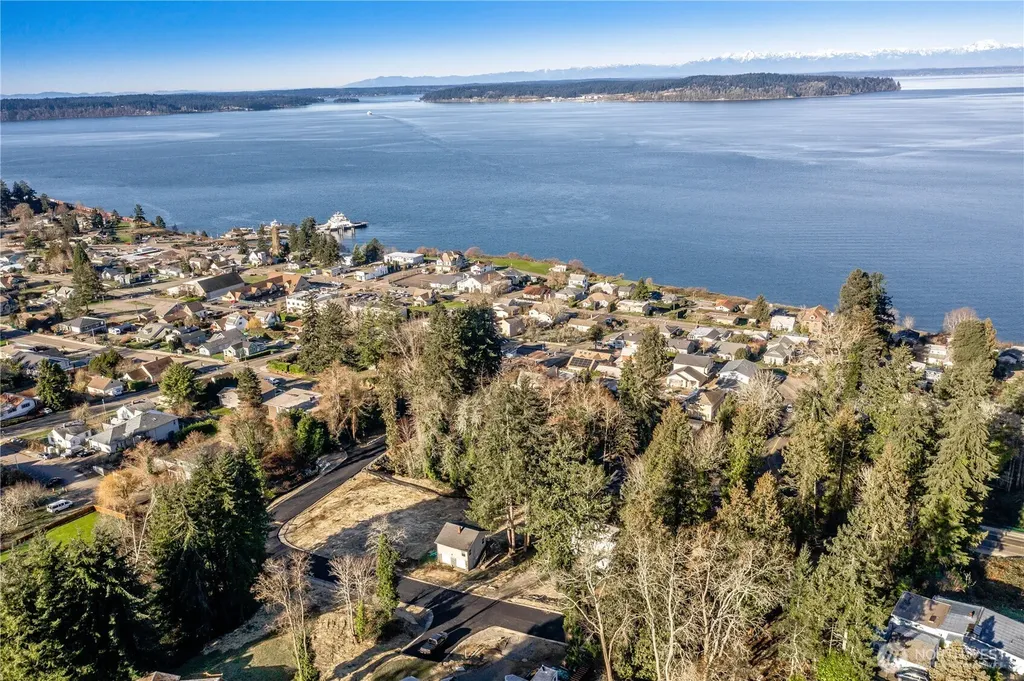 2005 Nisqually Street Steilacoom WA 98388