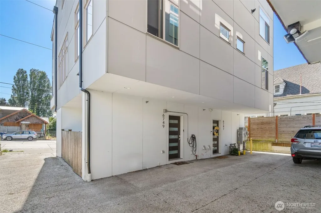 6747 15th Avenue NW Seattle WA 98117