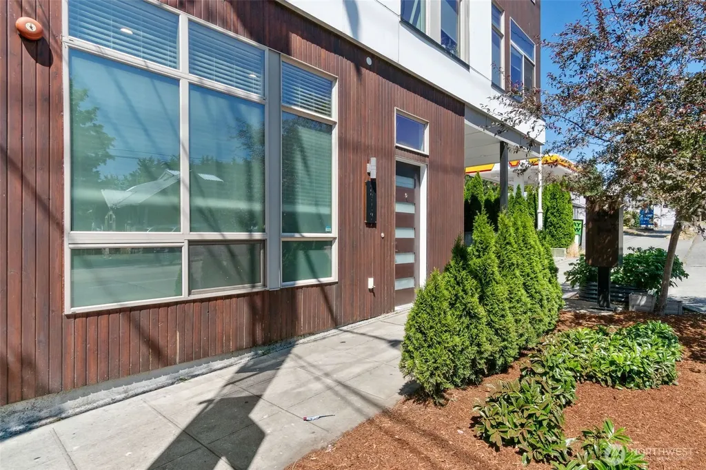 6747 15th Avenue NW Seattle WA 98117