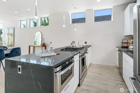 6747 15th Avenue NW Seattle WA 98117